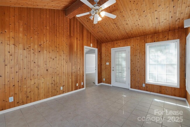 Building Photo - 6340 S Bend Ln