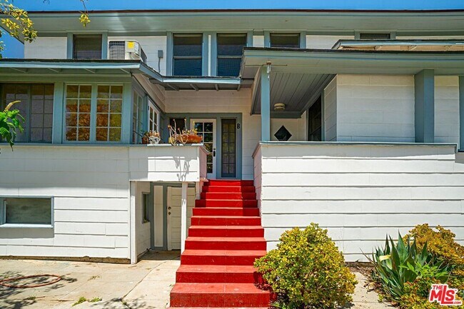 Building Photo - 362 N Ave 57