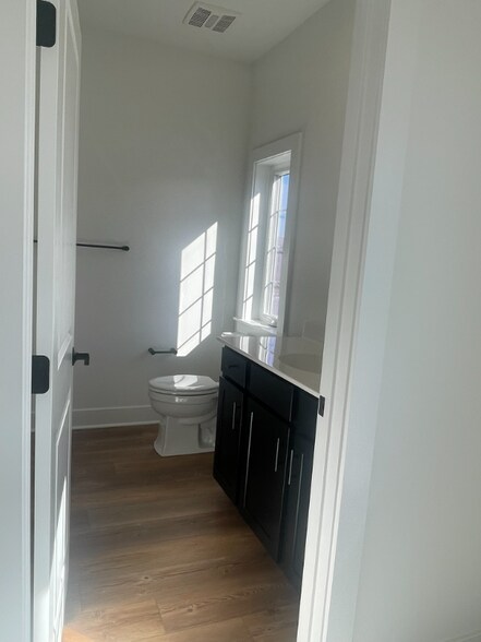 Building Photo - 305 Frederick Wy