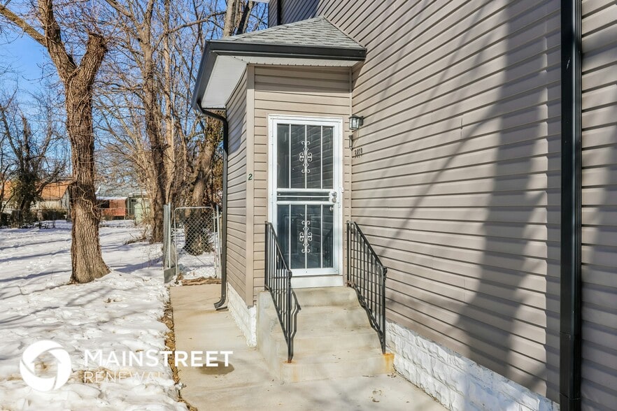 Building Photo - 3819 River Park Dr