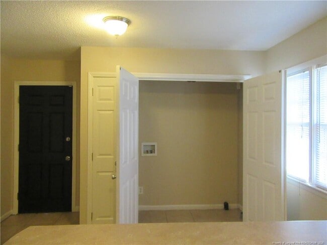 Building Photo - 2602 Dinsmore Dr