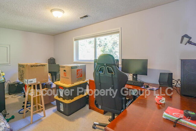 Building Photo - 4901 NE 47th Ave