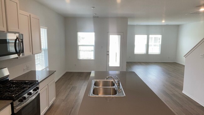 Building Photo - 4128 Home Place Rd