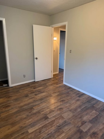 Building Photo - 913 W Shenandoah Dr