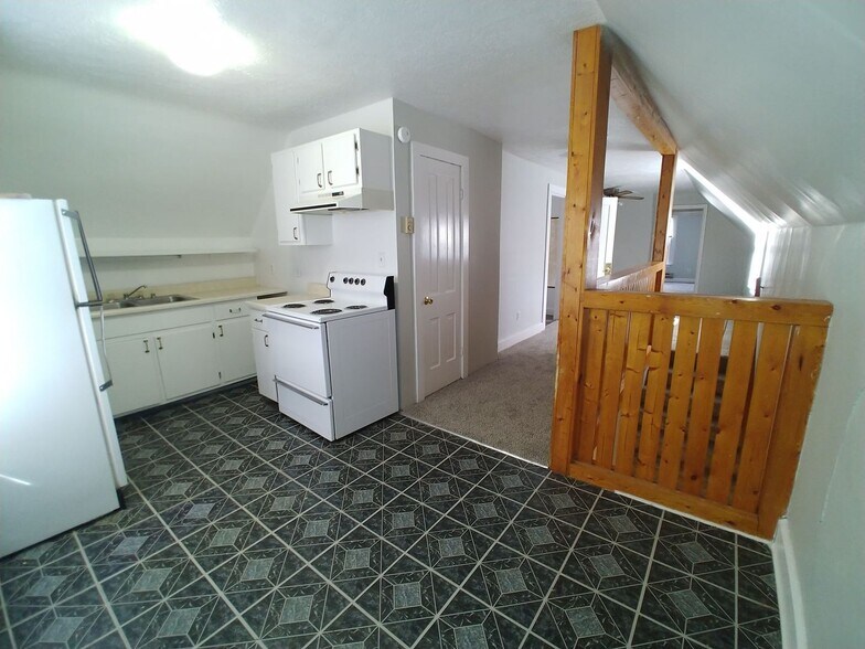 Building Photo - 308 N 11th St