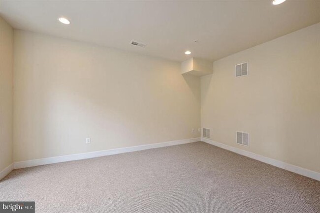 Building Photo - 219 Strummer Ln