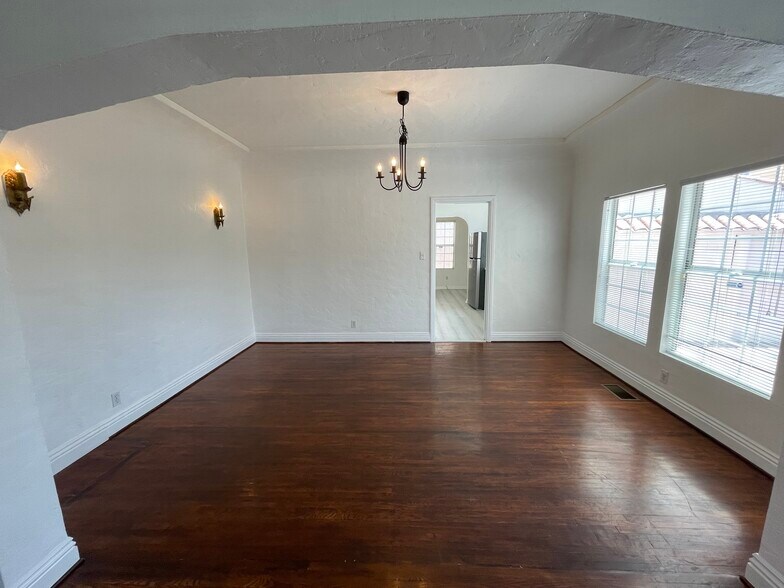 Building Photo - 1602 S Stanley Ave