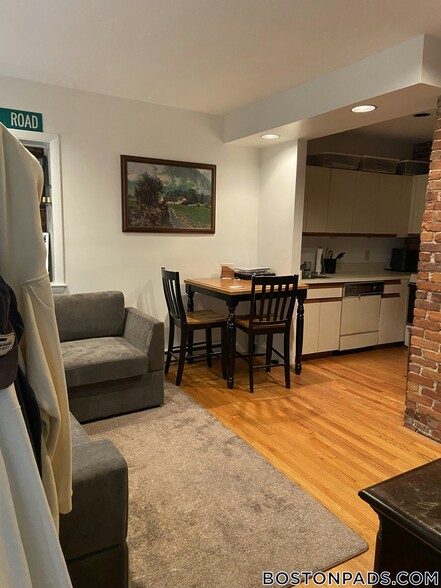 Primary Photo - 38A Charter St