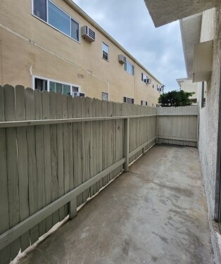 Interior Photo - 10138 Palms Blvd