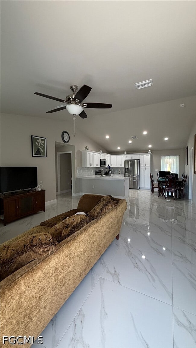 Building Photo - 3914 9th St W