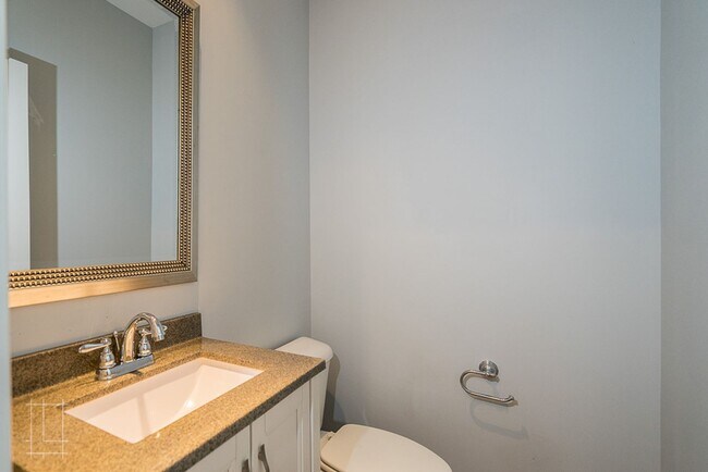 Building Photo - 160-162 E 3rd Ave