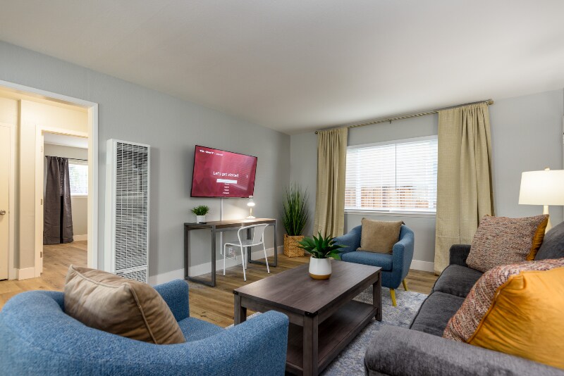 Primary Photo - 1176 King St