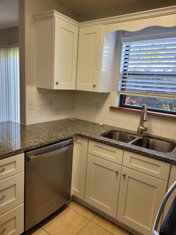 Building Photo - 2701 NE 10th St