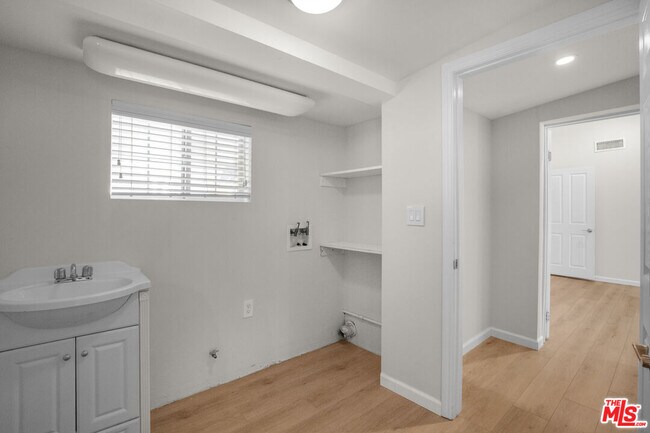 Building Photo - 4730 Cerrillos Dr
