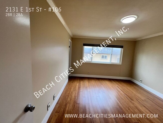 Building Photo - Condo located One Block from the Beach wit...