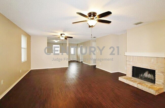 Building Photo - Wonderful 3/2/2 in CROWLEY ISD For Rent!