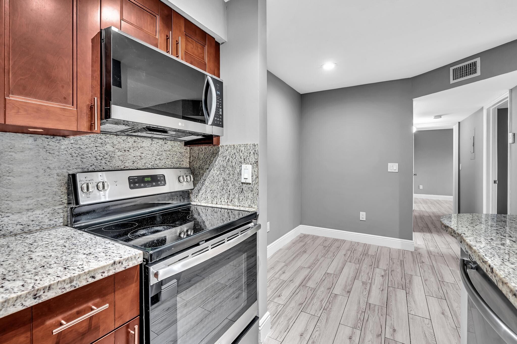 Building Photo - 1263 SW 46th Ave