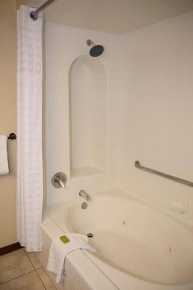 Building Photo - 6302 E Camelback Rd