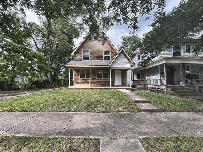 Building Photo - 4 Bed / 2 Full Bath Two-Story Home — Covered Front Porch, Detached Garage, Central Air
