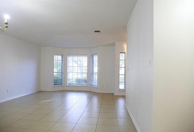 Building Photo - 805 Settlement St