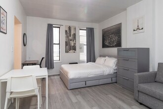 Building Photo - 131 E 94th St