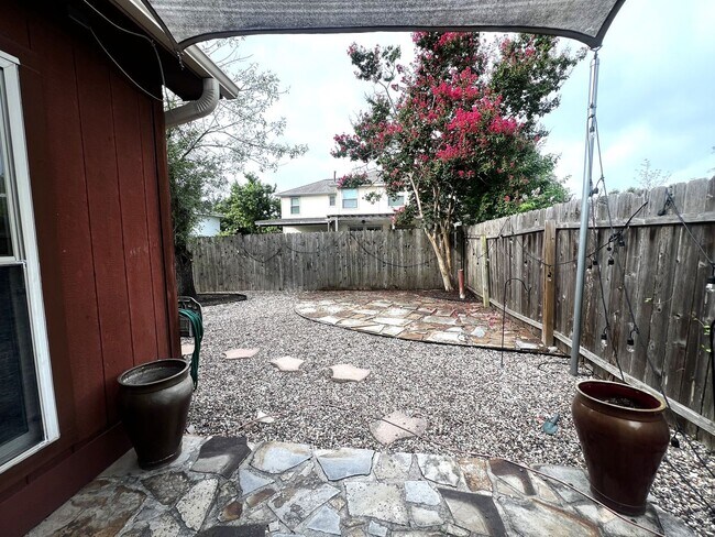 Building Photo - Wonderful 3-bedroom Home in Harris Branch