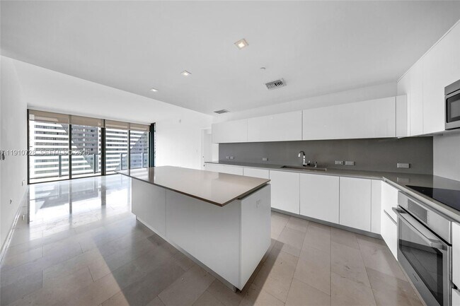 Building Photo - 88 SW 7th St