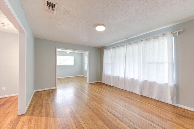 Building Photo - 5025 Hazelton St