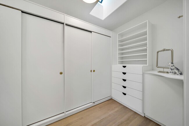 Building Photo - 1041 Las Amigas Rd