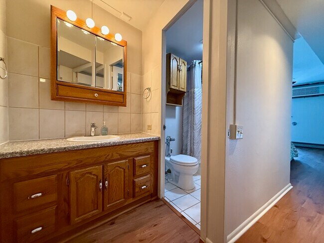 Building Photo - 300 N State St