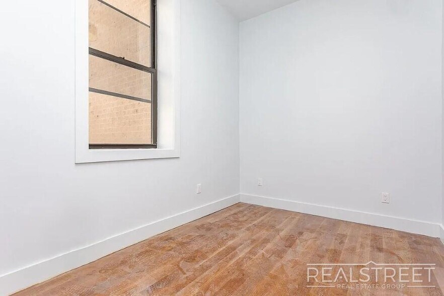 Building Photo - Spacious 3-Bedroom Apartment with Modern Finishes in Prime Bushwick