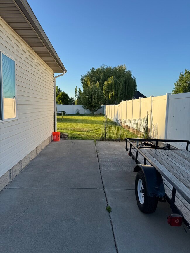 Building Photo - 4301 E Nibley Cir