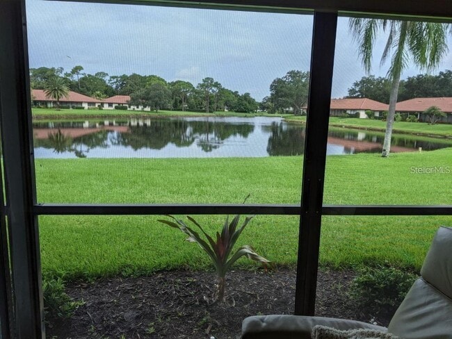 Building Photo - 5581 Golf Pointe Dr