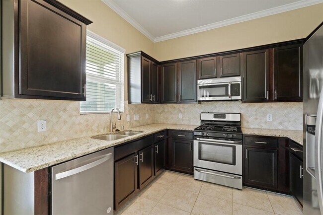 Building Photo - 13839 Rosemere Ln