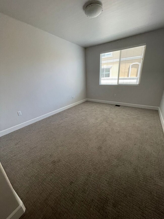 Building Photo - Italian Villages | 3-Bedroom Townhome
