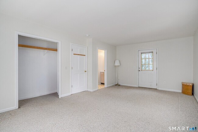 Building Photo - 54 Farview Dr