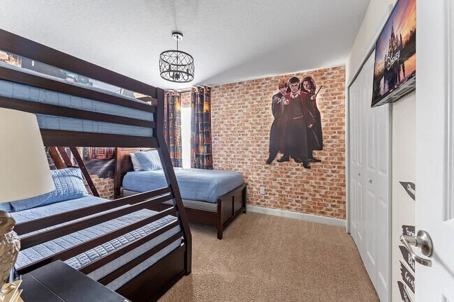 Building Photo - 4702 Sleepy Hollow Dr