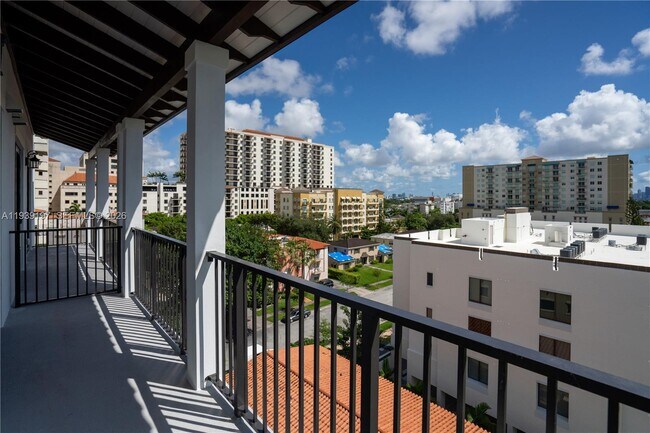 Building Photo - 1091 Galiano St