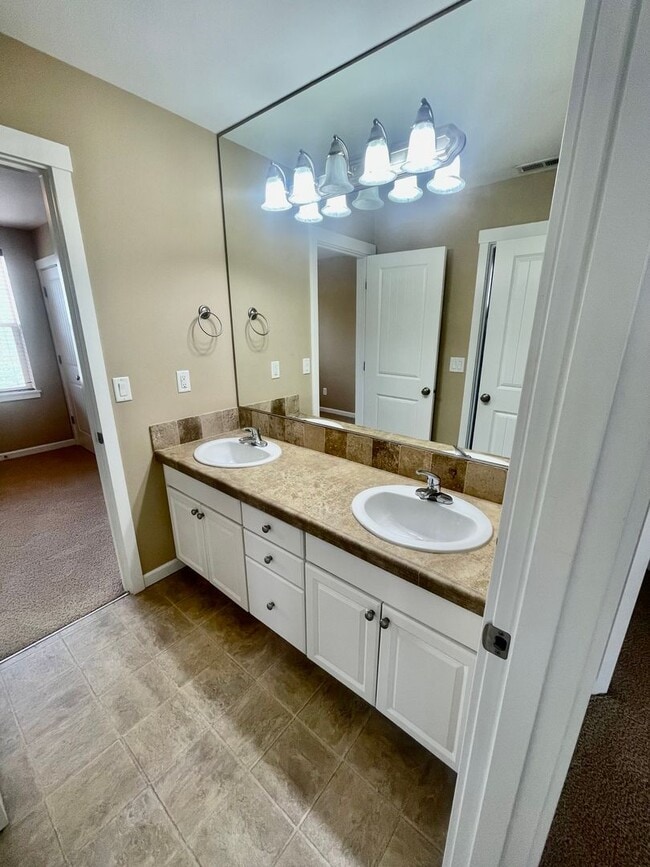 Building Photo - Well Appointed, Open Floor Plan 3-bedroom, 2.5-bathroom home in Beaverton