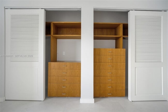 Building Photo - 251 Crandon Blvd