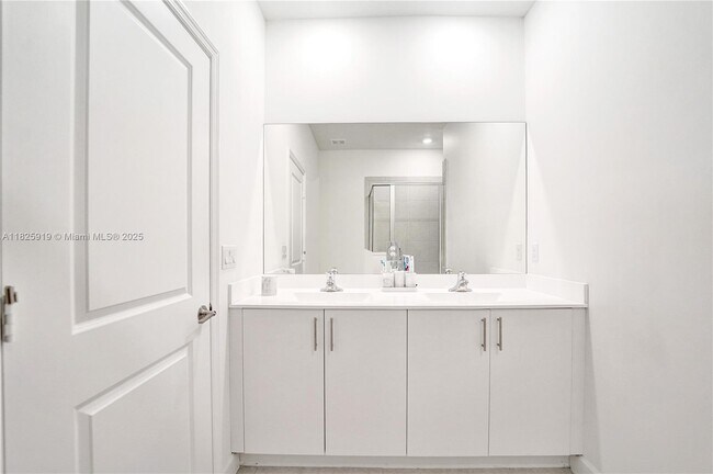 Building Photo - 242 SW 159th Ln