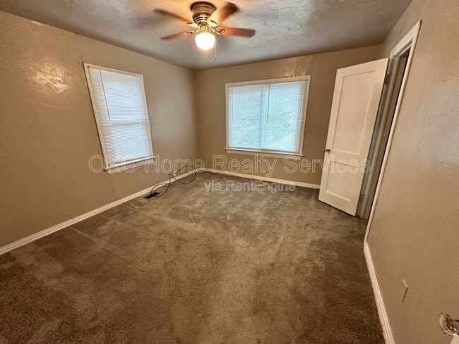 Building Photo - 1216 NE 42nd St