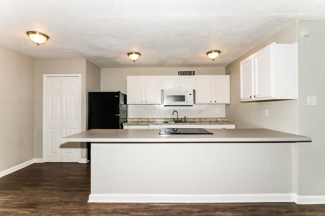 Building Photo - 6914 Pickett Dr