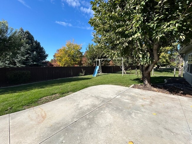 Building Photo - Lochsa Falls 5 Bedroom Home with Private B...