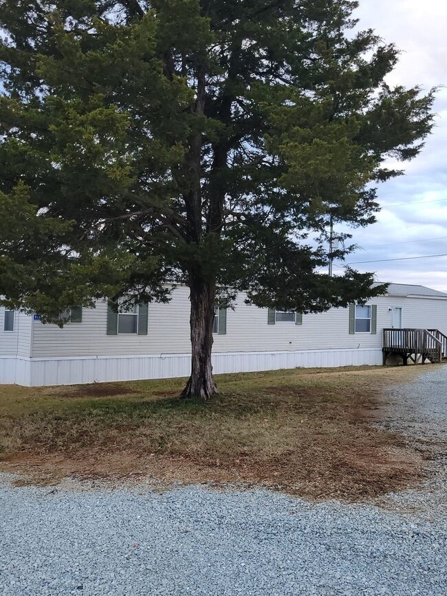 Building Photo - Ready to Move in!