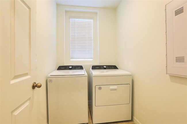 Building Photo - 6004 Bimini Ave