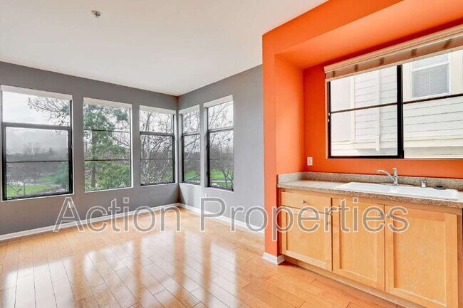 Building Photo - 800 N 8th St