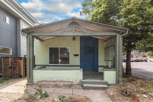 Primary Photo - HIGHLANDS Bungalow! 2 Bed 1 Bath Available...