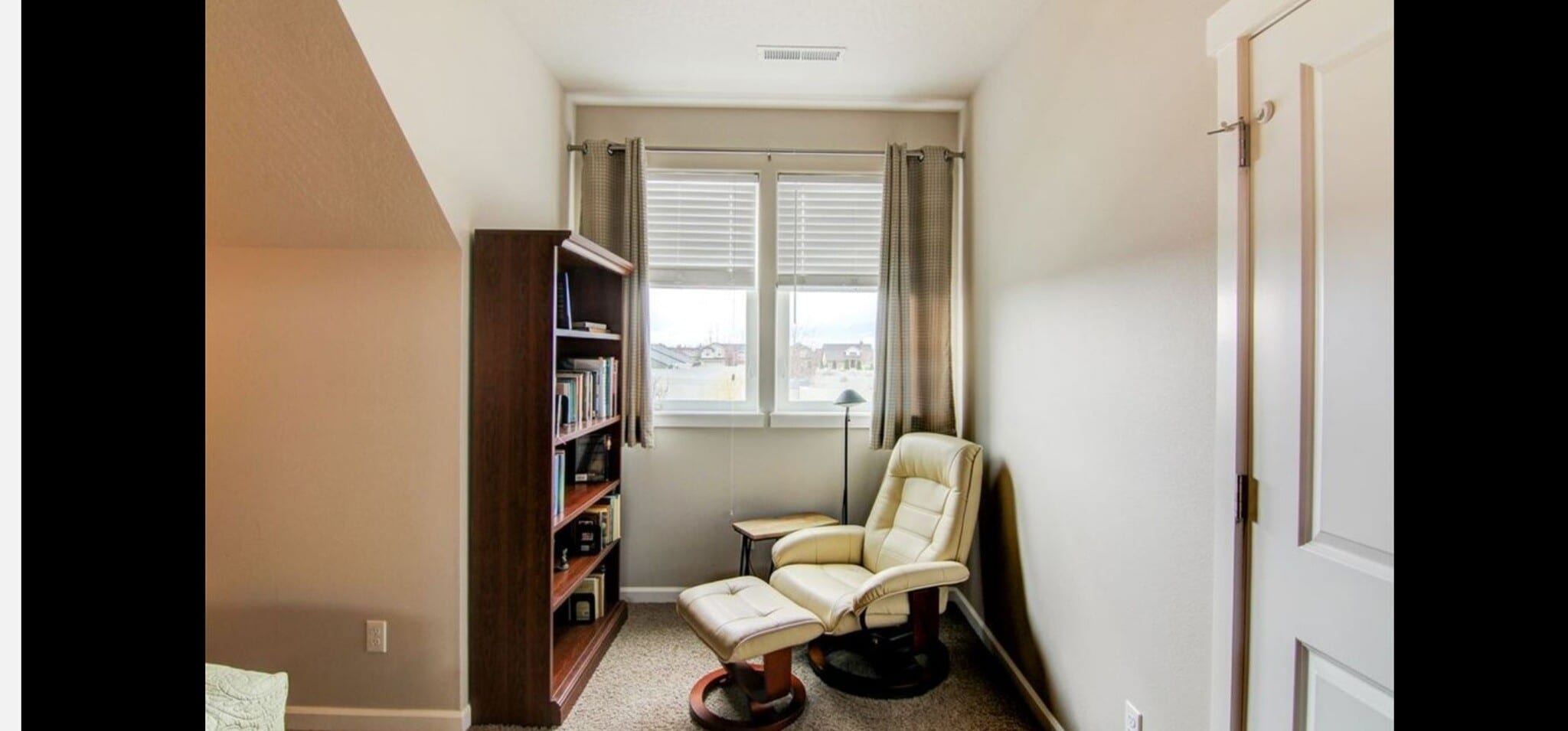 Reading nook - 1826 N Meyers Rd