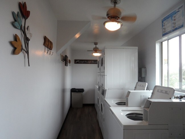 Building Photo - 3704 Altadena Ave